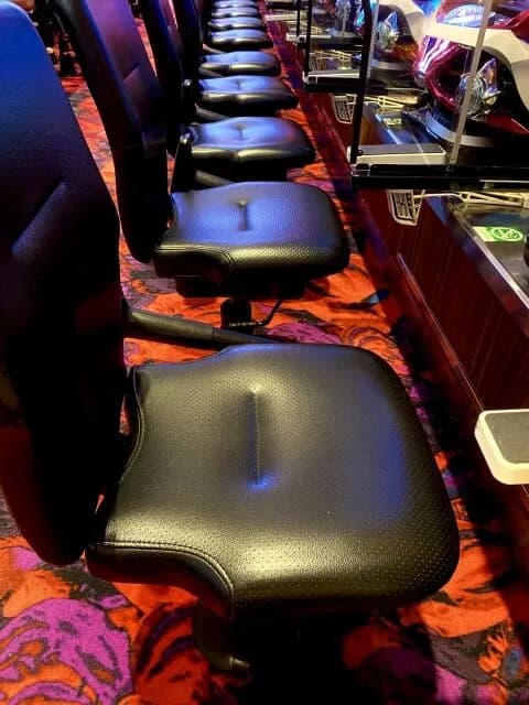 世間「オンラインカジノは違法！」わい「じゃあパチンコは？」世間「……。」