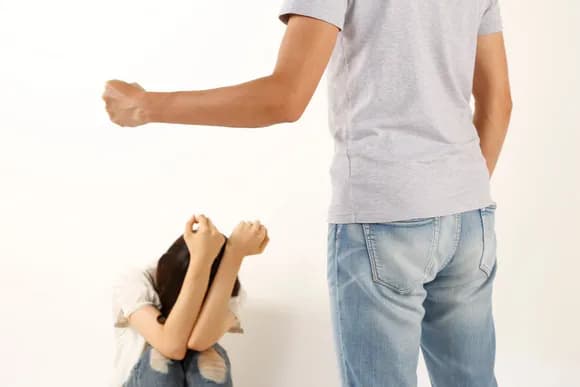 【動画】199cm130kgのバスケ選手、女に61発のフルスイングパンチ→ネット騒然・・・・・