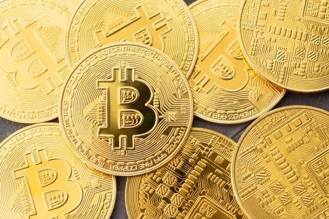 ビットコインすごく高くなったなぁ！通貨として世界中で取引されてるんだろうなぁ！
