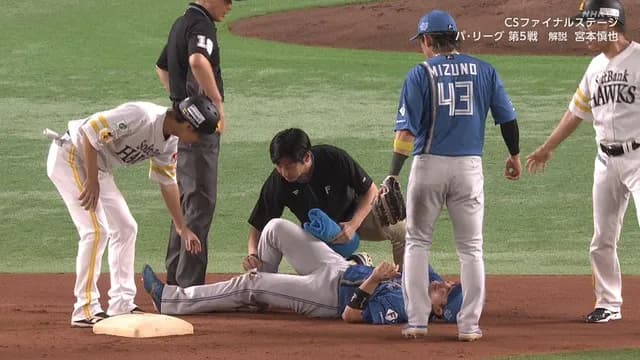 【パCS】 山縣と周東が交錯　盗塁時にスパイクが左膝に…