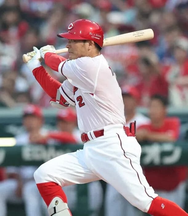 広島・田中広輔（36）「今年で引退するつもりだった。でもこの2軍成績じゃ辞められないんですよ」