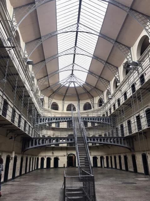 【疑問】無期懲役て刑務作業やる意味なくない？ｗｗｗｗｗｗｗ