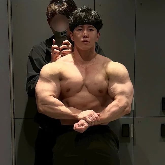 【画像】横川尚隆、プロテインの取り過ぎで別人になってしまう