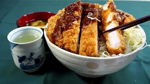 「ソースカツ丼」←こいつが卵とじカツ丼を超えられない理由