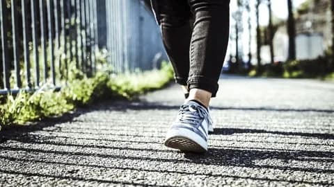 首都圏のバカ「車なんていらない。このあと20分くらい歩くよ」←は？w