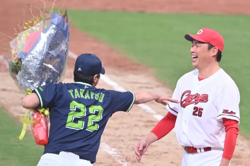 広島・新井監督　セレモニーで謝罪「来年以降も苦しみは続きます」　異例あいさつに鯉党どよめきも最後は拍手