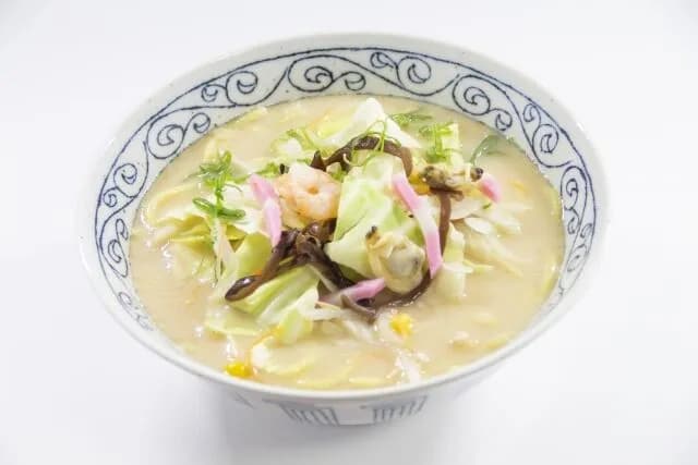 長崎人「ちゃんぽん！」←いやタンメンじゃん　長「皿うどん」←いやかた焼きそばじゃん