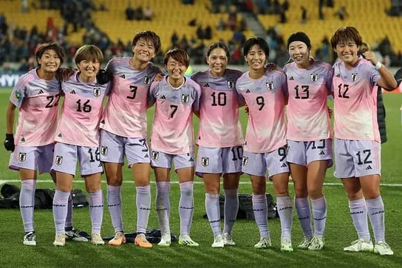 【疑問】女子サッカー「何で客が少ないの？！」世の中の人「（セクシーじゃないからやろうなあ）」