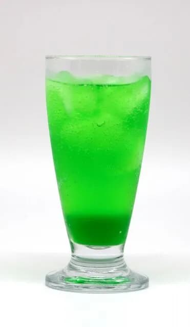 メロンソーダ｢めっちゃ美味いです。飲食店で老若男女から人気です｣←こいつがスーパーで売ってない理由