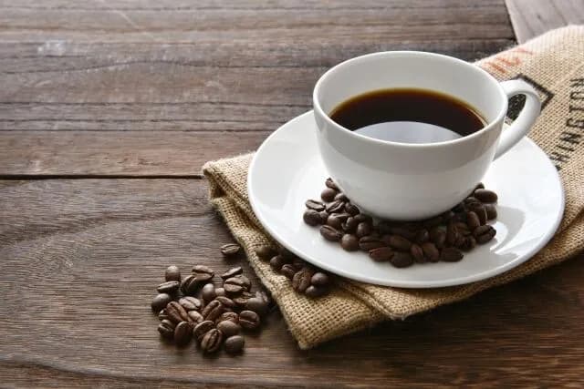 専門家「コーヒーは身体にいいぞ」ワイ「毎日飲んどるで」専門家「ただし砂糖はダメだ」