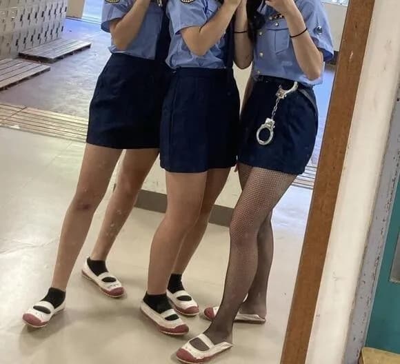【画像】JKさんの警察コスプレ、煽情的すぎるｗｗｗｗｗｗｗｗ