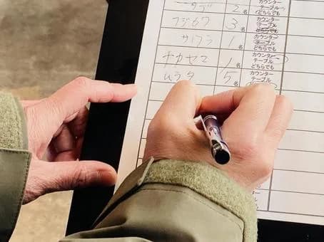 俺「10人待ちか…」（名簿に取り消し線を引く）