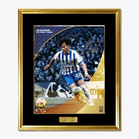 【悲報】三笘、世界22個限定記念品にとんでもない写真を使われるWWWWWWWWWWWWWWWWWWWWWWWWWWWWWW