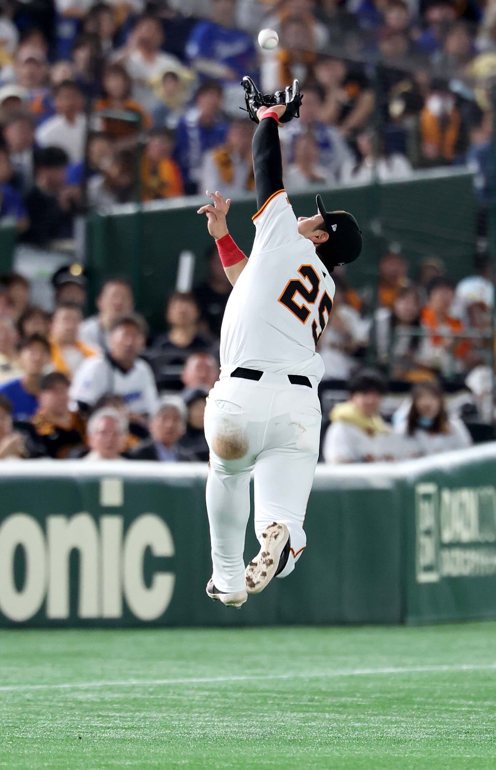 巨人岡本「強打者です。一三左守れて守備上手いです。全く怪我しません」←こいつ