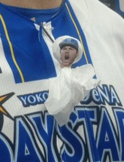 DeNAバウアー投手、てるてる坊主をぶら下げて取材に登場「マイ、フレンド！」