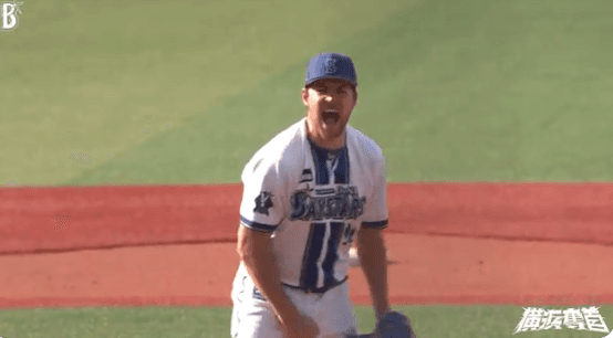 DeNAバウアー、ピンチに捕手・松尾と英会話で修正「これ以上悪い投球はない。上げていこう」　次回は中5日で5月3日巨人戦の先発が有力