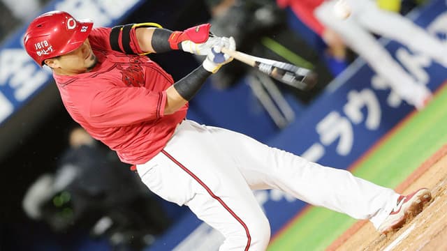 カープ末包、横浜バウアーから5号2ランホームラン！ポール直撃弾！！