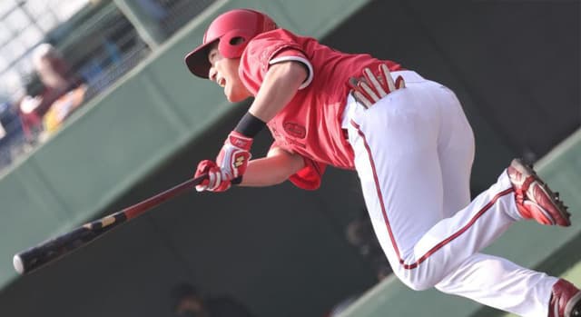 カープドラ1佐々木泰、プロ1号逆転2ランホームラン！ズムスタのレフトスタンドへ完璧な一発！！