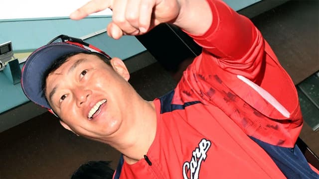 カープ新井監督が雨天中止で打撃投手に休日作る！「裏方さんも9連戦しんどい。コーチが投げた」菊地原コーチは断る