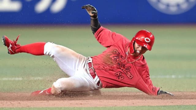 カープ羽月『盗塁王』奪取に向け外野手再挑戦！