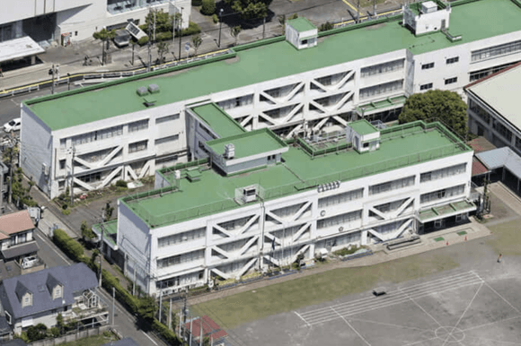 【悲報】東京立川の小学校に男2名侵入事件、前日に喧嘩し原因になった女児2名は現在不登校状態・・・・・
