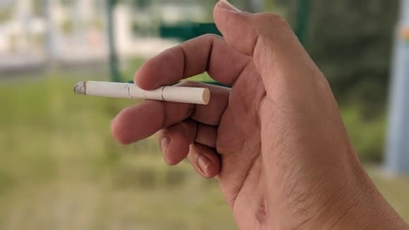 【悲報】歩きタバコ罰金1000円、キツすぎるｗｗｗｗｗｗｗｗｗ