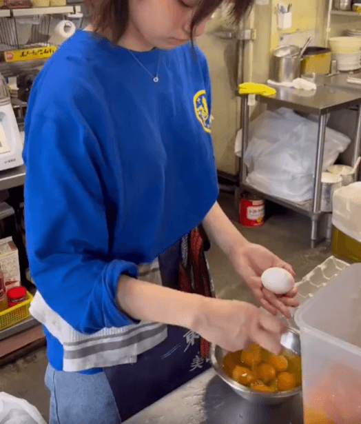 【動画】ぐうかわ女さんの炒飯、美味しそうｗｗｗｗｗｗｗｗ