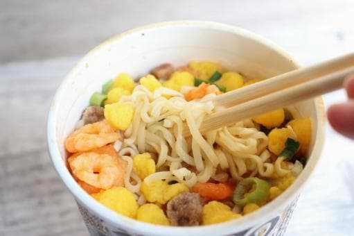 【急募】カップ麺ってさ普通に一個でお腹いっぱいになる？？ｗｗｗｗｗｗｗｗｗｗｗｗｗｗｗｗ