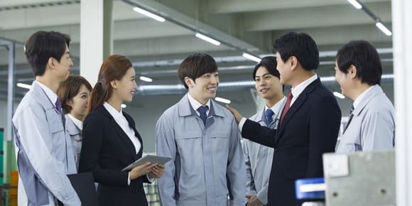 【悲報】日本人「ブルーカラー？底辺やんｗｗｗ」←これおかしくね？