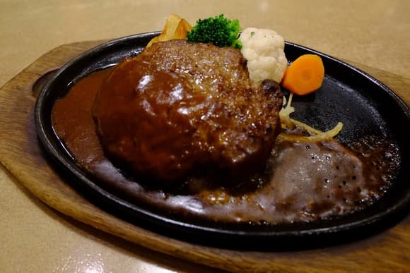 【疑問】さわやかのハンバーグって並ぶほど美味いのか・・・・・・・・・？