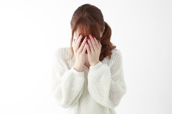 【悲報】 台風に遭遇した女さん、吹き飛ばされて逝く・・・