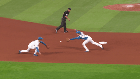 【日本ハム】ベテラン石井×ルーキー山縣！早稲田二遊間コンビがピンチを救う