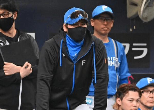 新庄監督、万波の守備に言及「グラブに当てたんだから捕らないといけないでしょう」