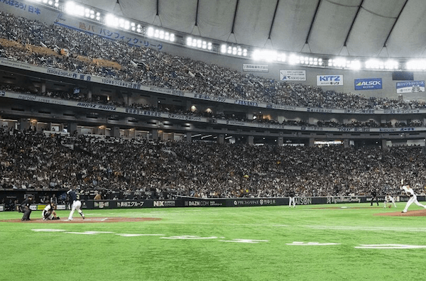 そりゃ野球離れが進むわけだわ...今季から試合中の写真動画の投稿禁止のプロ野球野球の時代錯誤