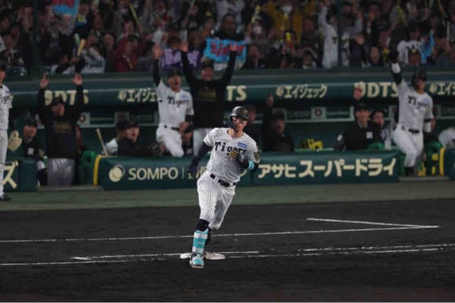 阪神・佐藤輝が8号キング弾！　巨人を突き放す豪快3ランは角度37度の“ビッグフライ”