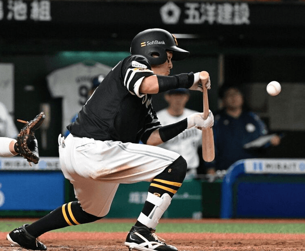 小久保監督、計3度のバントミスに苦笑い「意地でも決めさせようと思って」