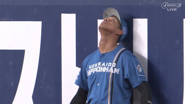 どうした万波…　今日も痛い落球で天を仰ぐ