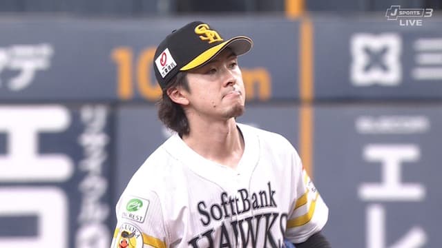 上沢直之、牽制球をカメラマン席に投げ込む