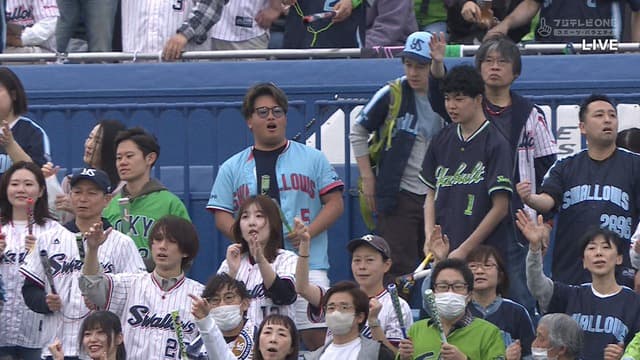 観客席に偽村上おって草