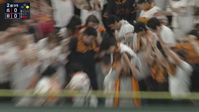 キャベッジ、弾丸ライナーホームラン！！ 観客４ぬでｗ