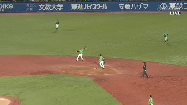 ヤクルト・赤羽、痛恨の落球ｗｗｗｗ　高梨ガックシ