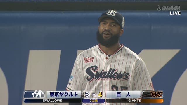 ヤクルト・サンタナ、スーパーキャッチ！ → 落としたｗｗｗｗ