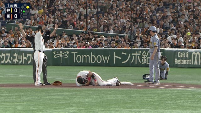 【最悪】 巨人・岡本、肘が逆方向に…　中野と接触して負傷交代