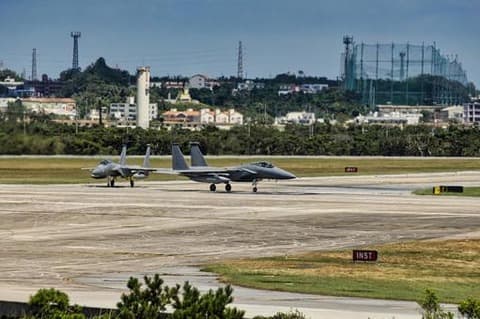 日本人さん「沖縄の基地はしょうがない」　神「じゃあお前の近所に移転な」