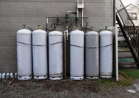 プロパンガス業者「昔とは違ってかなり安いですよ～」ワイ「はぇ～」→結果www