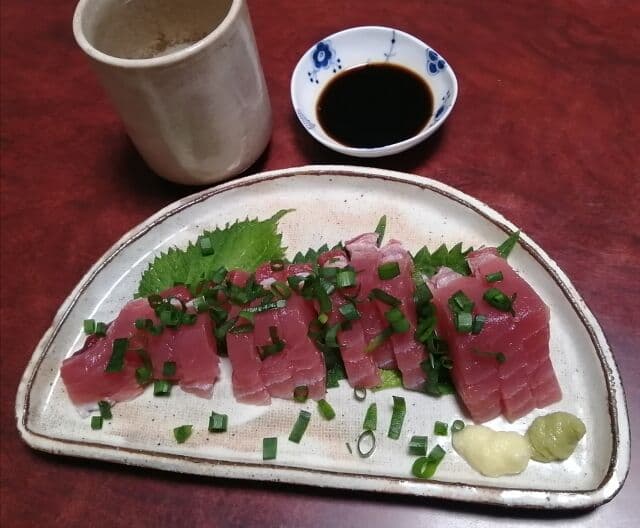 かつおの刺身という何の調味料をかけてもありな神料理
