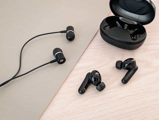 結局イヤホンの無線と有線ってどっちがいいんや？