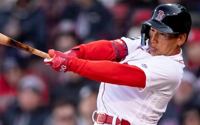 記者「吉田正尚がいたらどう起用する？」　BOS監督「……(渋い顔)」