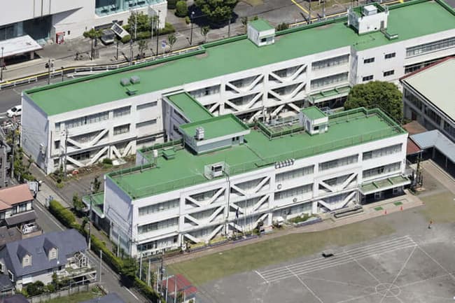 【悲報】東京立川の小学校に男2名侵入事件、前日に喧嘩し原因になった女児2名は現在不登校状態