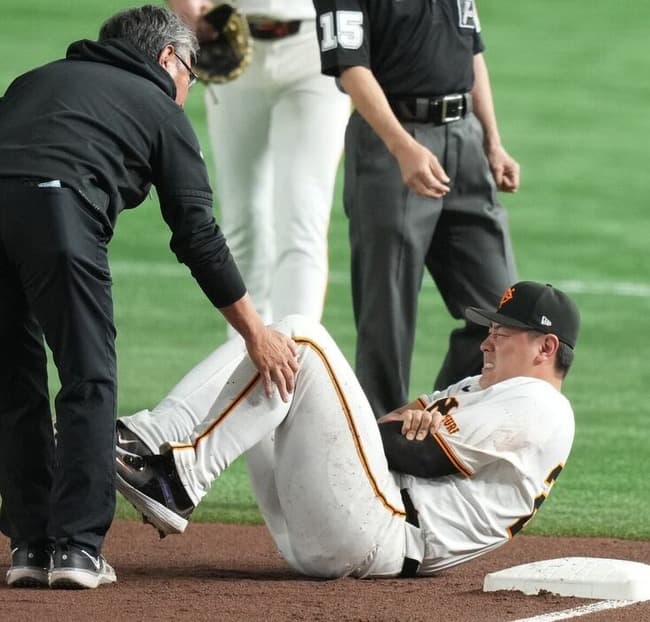 巨人・岡本和真は左肘の筋損傷「一日でも早く戻れるように頑張ります」　復帰まで1カ月程度か